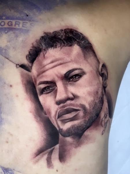 Richarlison faz tatuagem com o rosto de Neymar nas costas - Reprodução