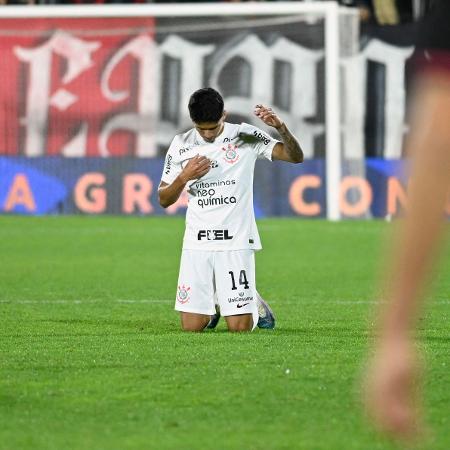 Caetano, do Corinthians, comemora classificação na Copa Sul-Americana