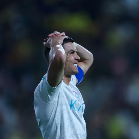 Cristiano Ronaldo se lamenta durante partida do Al-Nassr no Campeonato Saudita