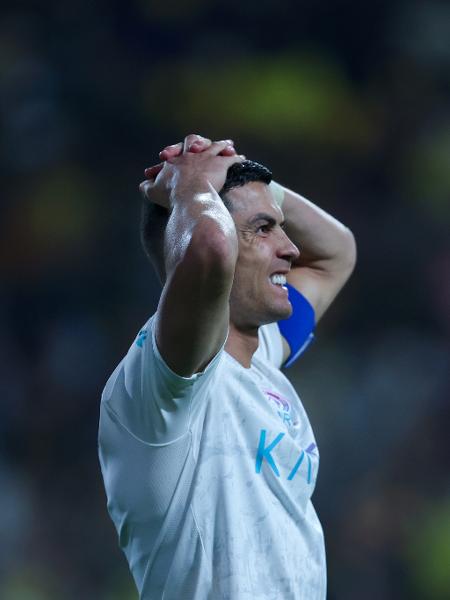 Cristiano Ronaldo se lamenta durante partida do Al-Nassr no Campeonato Saudita