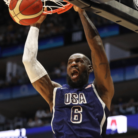 LeBron James, jogador da seleção norte-americana, durante amistoso contra a seleção do Sudão do Sul, em Londres (Reino Unido).