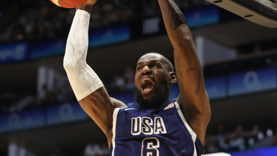 LeBron James, jogador da seleção norte-americana, durante amistoso contra a seleção do Sudão do Sul, em Londres (Reino Unido).