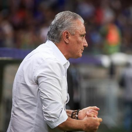 Tite durante jogo entre Flamengo e Bahia na Copa do Brasil