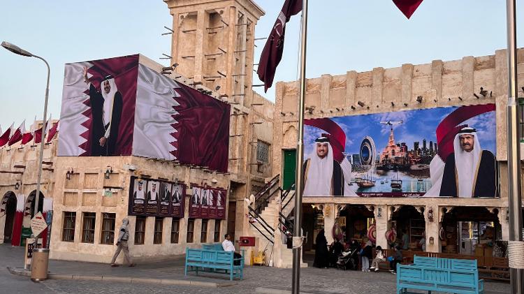 Mercado popular de Doha, Souq Waqif foi decorado para o Dia da Independência do Qatar