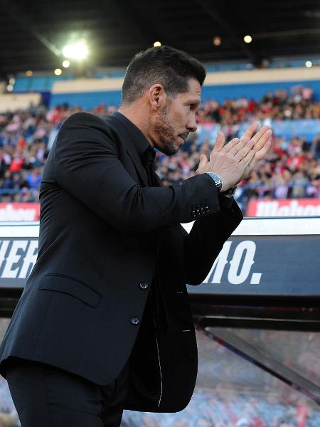 Simeone aplaude torcida no estádio Vicente Calderón - Denis Doyle/Getty Images