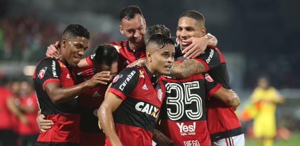 Com golaços, Flamengo faz 2 a 0 e abre vantagem sobre o Santos na Copa BR