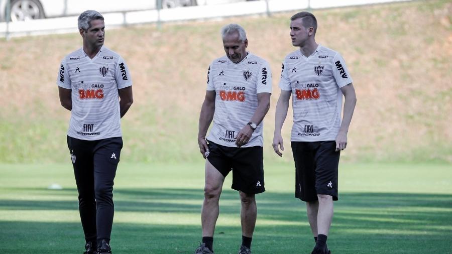 Rodrigo Santana, técnico do Atlético-MG, ao lado de Éder Aleixo (centro) e Adilson (à direita) - Bruno Cantini/Divulgação/Atlético-MG