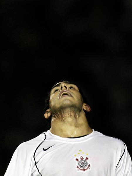 Tevez em ação pelo Corinthians na temporada 2006 - Maurício Lima/AFP Photo