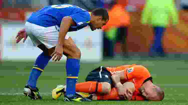 Felipe Melo, do Brasil, cobra Robben, da Holanda, nas quartas de final da Copa de 2010 - Richard Heathcote/Getty Images - Richard Heathcote/Getty Images