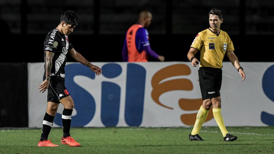 Cano lamenta gol anulado do Vasco durante partida contra o Flamengo - Thiago Ribeiro/AGIF