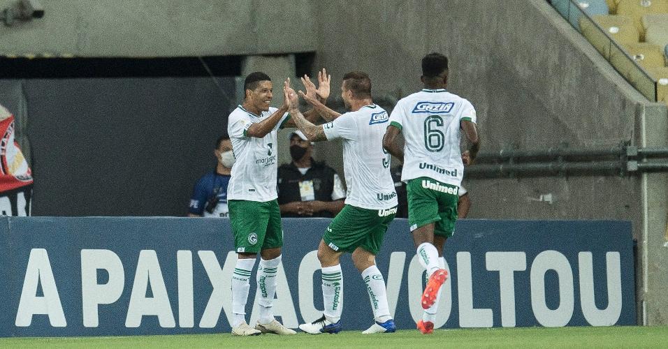 Vinicius Lopes comemora gol do Goiás contra o Flamengo