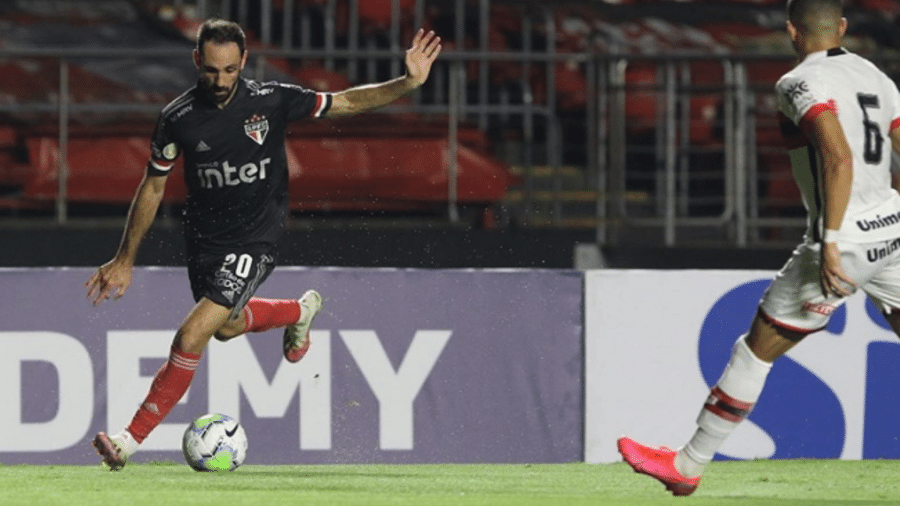 Juanfran, lateral direito do São Paulo - Rubens Chiri / saopaulofc.net