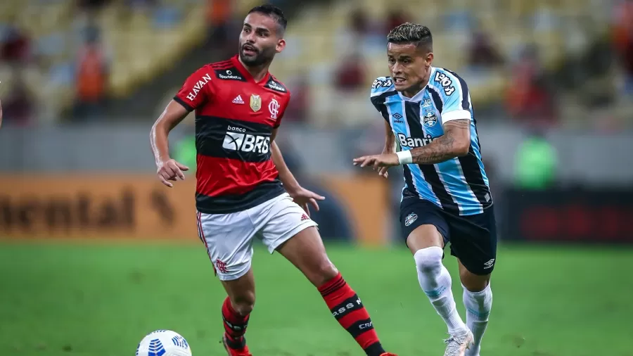 Flamengo e Grêmio fazem novo capítulo da rivalidade que pôs fogo no Brasileiro