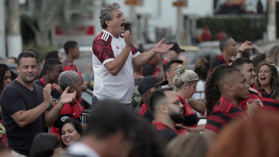 Torcida do Flamengo acompanha a final da Libertadores na praça Varnhagem -  EFE/ Andre Coelho