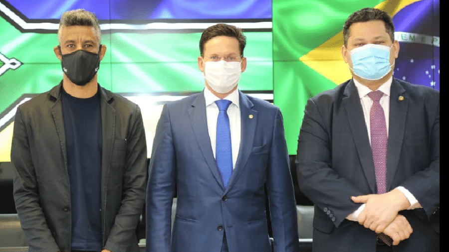 Léo Moura ao lado do Ministro da Cidadania, João Romaneto, e o Deputado, Davi Alcolumbre - Reprocução/Instagram