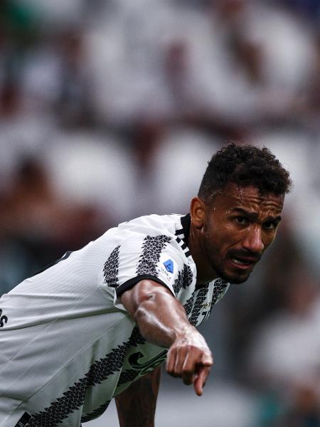 Capitão Danilo começou no banco nas duas primeiras partidas da Juventus na temporada