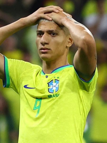 Richarlison se lamenta depois de Croácia x Brasil, jogo da Copa do Mundo - Hannah Mckay/Reuters