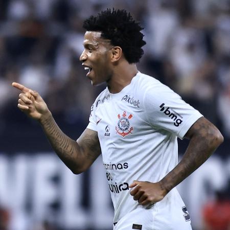 Zagueiro marcou gol da vitória do Corinthians sobre o Estudiantes na noite de hoje