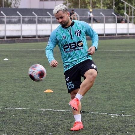 Jean Chera durante treino no EC São Bernardo