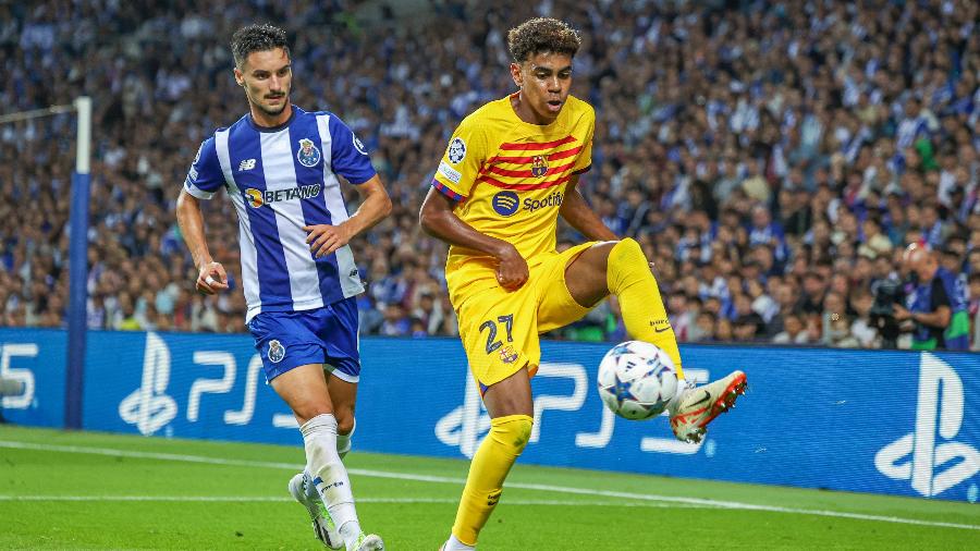 Stephen Eustáquio (Porto) e Lamine Yamal (Barcelona) em partida pela Liga dos Campeões Stephen Eustáquio (Porto) e Lamine Yamal (Barcelona) em partida pela Liga dos Campeões