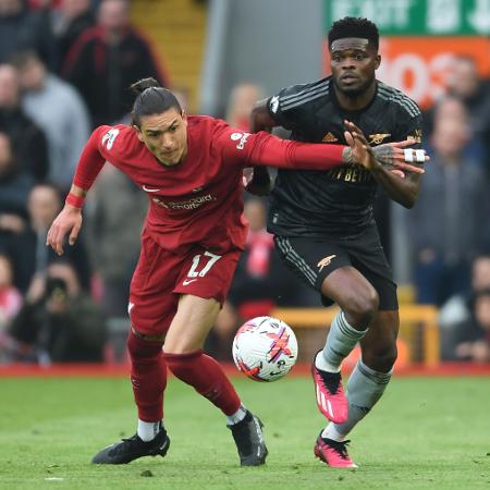 Times brigam pelo topo da tabela e seguem na caça do líder Aston Villa