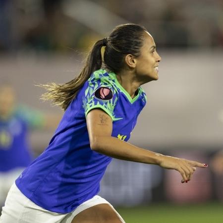 Seleção Brasileira jogará com nova camisa azul em amistoso contra a  Inglaterra - Gazeta Esportiva