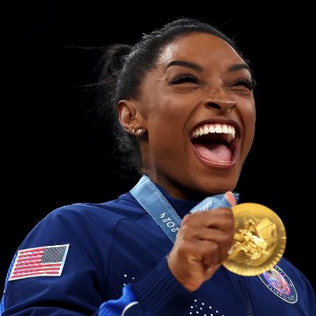 Simone Biles com a medalha de ouro; EUA já subiram 14 vezes ao lugar mais alto do pódio