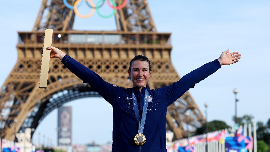 Kristen Faulkner, dos EUA, medalhista de ouro no ciclismo de estrada (road race)