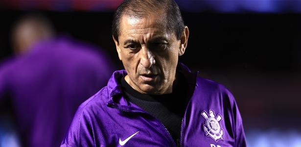 Corinthians adota estratégia de poupar energia para confronto crucial contra Palmeiras.