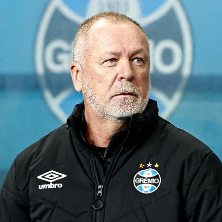 Grêmio, de Mano Menezes, entra em campo pela Recopa Gaúcha; Vitória também joga