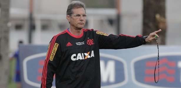 Oswaldo de Oliveira trabalhou intensamente o elenco para o jogo na manhã de domingo - Gilvan de Souza/ Flamengo