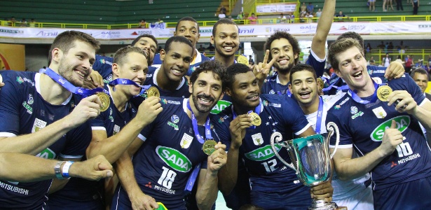 Jogadores do Cruzeiro festejam a conquista do título mundial - Divulgação/FIVB