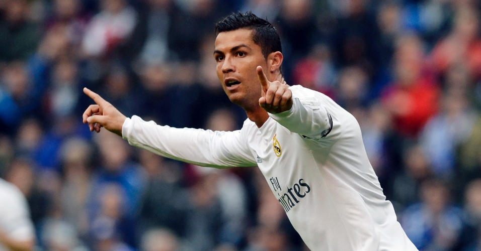 Cristiano Ronaldo comemora gol do Real Madrid com La Coruña