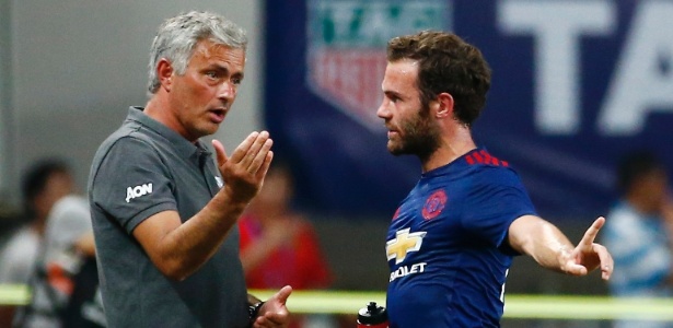 Mourinho e Mata juntos no Manchester United - Thomas Peter/Reuters