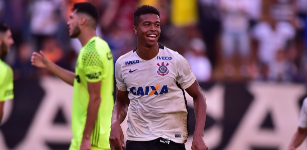 Corinthians busca virada contra o Coritiba e avança às oitavas da Copinha