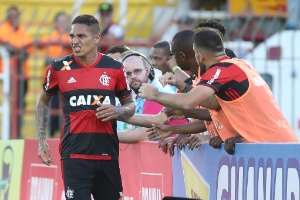 Guerrero exalta vantagem do Fla e tranquiliza sobre dores na panturrilha