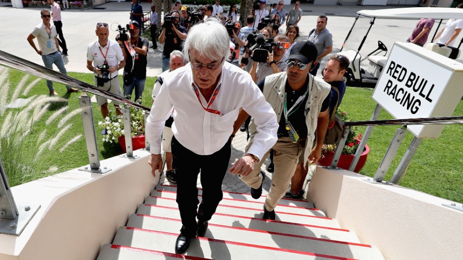 Bernie Ecclestone no paddock do GP do Bahrein de 2017 - Mark Thompson/Getty Images