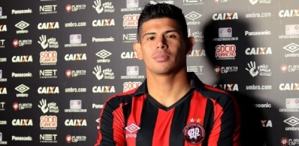 Pavez, volante do Atlético-PR, foi chamado para a vaga do suspenso Vidal - Marco Oliveira/Site oficial CAP