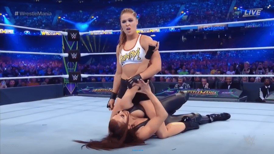 Ronda vence em sua estreia no WWE - Reprodução