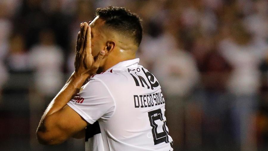 Diego Souza perdeu duas chances claras de gol na eliminação do São Paulo - Daniel Vorley/AGIF