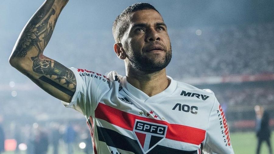 Daniel Alves em sua apresentação no Morumbi; no estádio, jogador faz sua estreia pelo São Paulo - reprodução/Instagram