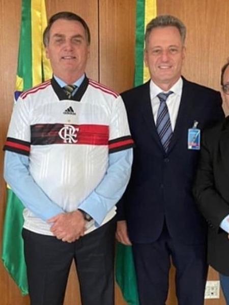 Jair Bolsonaro (e) recebeu o presidente do Flamengo, Rodolfo Landim (d), em negociação pela MP 984 - das transmissões - Reprodução/Instagram