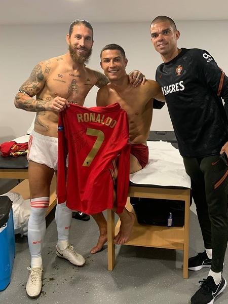 Sergio Ramos, Cristiano Ronaldo e Pepe se encontram após Portugal x Espanha - Reprodução/Instagram
