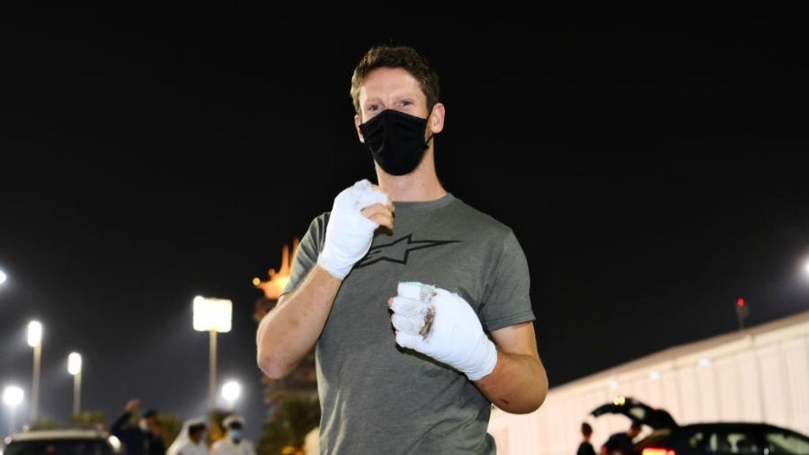 Piloto de 34 anos sofreu graves queimaduras nas mãos durante o GP do Bahrein, em novembro do ano passado - Clive Mason - Formula 1/Formula 1 via Getty Images