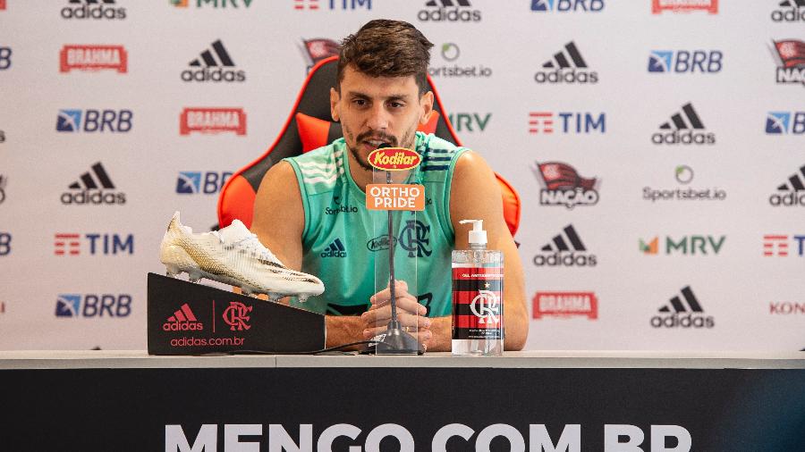 Zagueiro Rodrigo Caio, do Flamengo, em entrevista coletiva - Alexandre Vidal / Flamengo