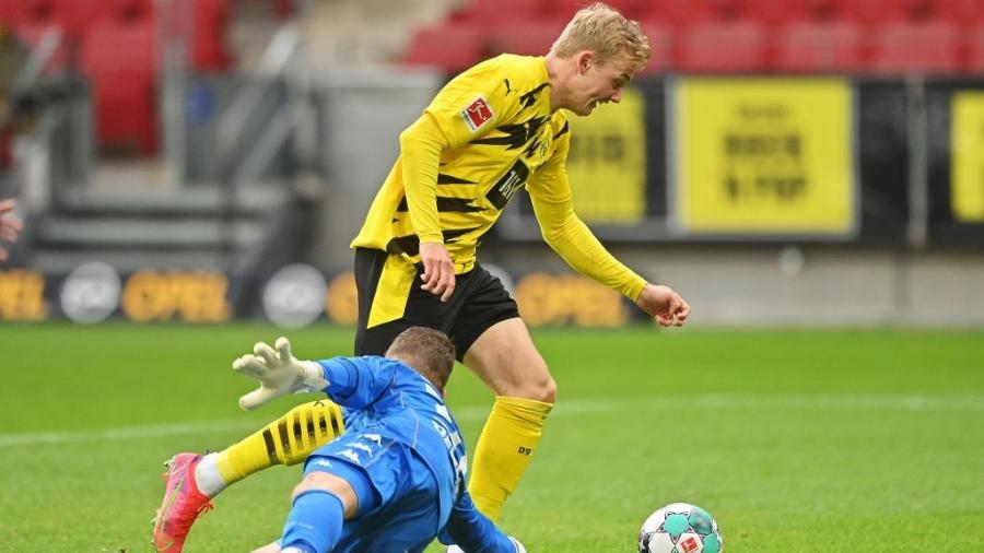 Julian Brandt fez o terceiro gol do Borussia contra o Mainz - Pool/Sascha Steinbach - Pool/Getty Im