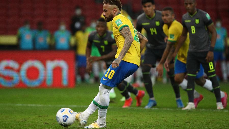 Neymar bate pênalti na partida entre Brasil e Equador em Porto Alegre - Buda Mendes/Getty Images