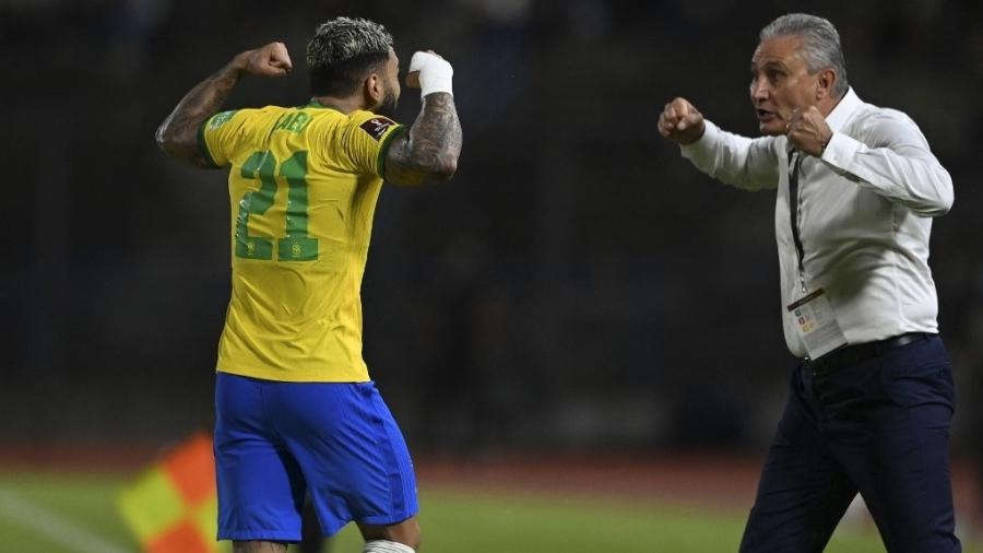 Gabigol comemora com Tite gol do Brasil contra a Venezuela pelas Eliminatórias - Lucas Figueiredo/CBF