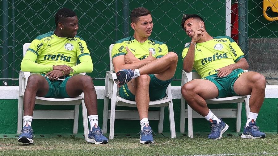 Patrick de Paula, Renan e Gabriel Menino, do Palmeiras, durante treino - Cesar Greco/Palmeiras
