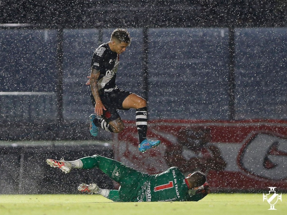 Chuva encharca gramado em Itapira e adia etapa final de Vasco 1 x